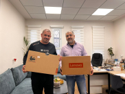  جمعية يافا تُوزع حواسيب نقالة على المدارس في مدينة يافا 